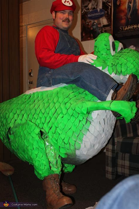 Check out this yoshi costume tutorial!! Mario and Yoshi creative costume | Last Minute Costume Ideas - Photo 2/3