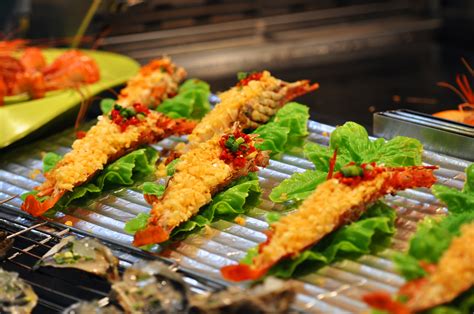 Order food online or in the uber eats app and support local restaurants. 台湾都有什么美食啊？（特别是糕点类的）