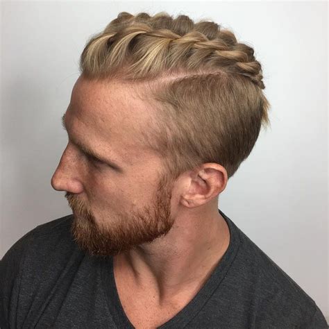 Männerzopf das trendige Hairstyle für Männer Frisuren in 2019