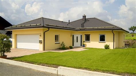 Die begehrte auszeichnung in gold geht in diesem jahr an favorit massivhaus. (www.albert-haus.de) | Bungalow, Fertighäuser, Eigenheim ...