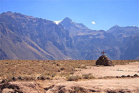 Près Du Canyon De Colca Montagne Cabanacondé Arequipa Et Sa