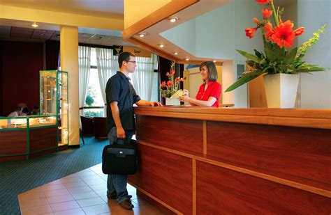 Image Result For Front Desk Receptionist Kh Ch S N C A S Nh H Ng
