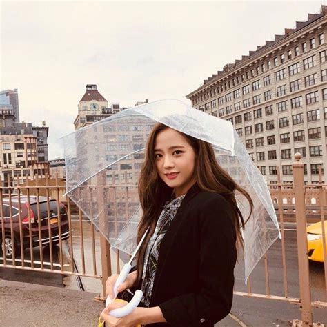 Want to discover art related to kimjisoo? Pin de Weege em BLACKPINK | Ideias de fotos, Ao ar livre ...