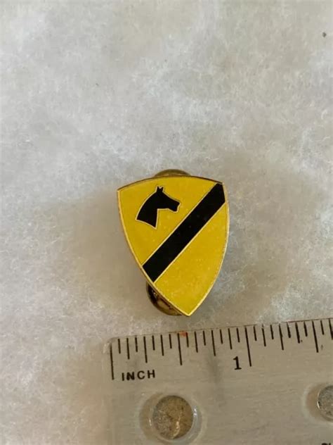 Authentic Us Army 1st Cavalry Division Special Troops Insignia Dui Di