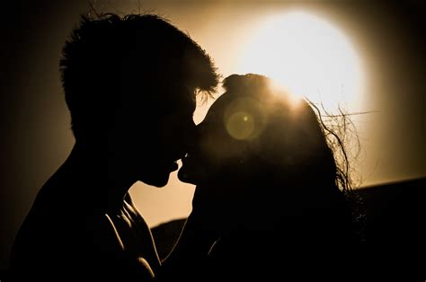 Gambar Bayangan Hitam Orang Cahaya Sinar Matahari Cinta Ciuman