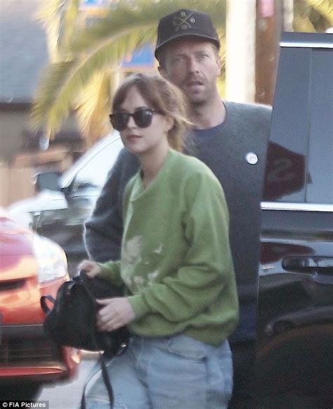 Dakota Johnson And Chris Martin Spotted Kissing In La Daily Mail Online