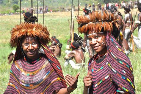 Indahnya Noken Tas Multifungsi Bagi Wanita Papua Majalah Lapagonet