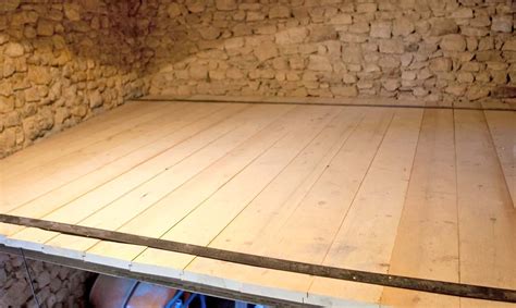 Les planchers bois anciens, détails constructifs des poutres et solives, depuis le plancher à la les planchers ont été construits quasiment exclusivement en bois jusqu'au milieu du xixe siècle. Plancher en bois sur poutres métalliques : les étapes de pose