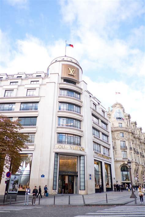 Listed as a historical monument, dating from 1914, the building has only improved with age. Domestic Fashionista: Paris: Day 6 -- Champs Elysees ...