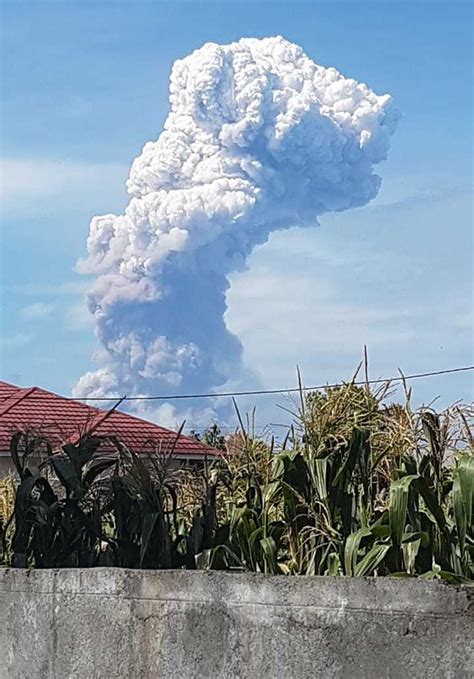 Volcanic Eruption Hits Indonesian Island Devastated By Earthquake Bt