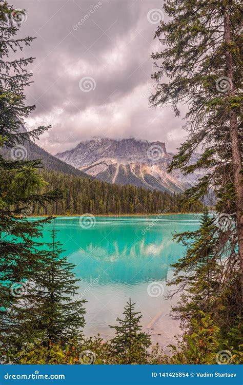 Moutain Emerald Lake In Early Autumnyoho National Parkbritish