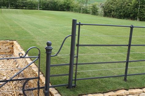 Courtyard, garden & driveway gates. Gate 02 | Wrought iron driveway gates, Farm entrance ...
