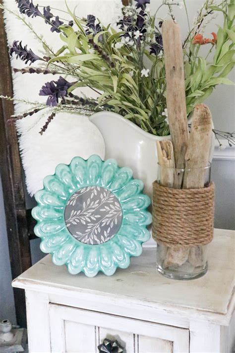 Everything i'm making is so cute! DIY Dollar Tree Rope Vase - A Nautical DIY you are sure to ...