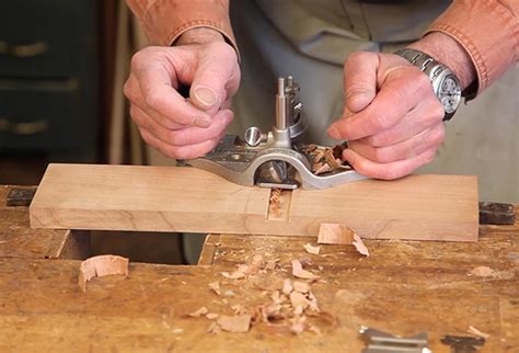 How To Set Up And Use A Router Plane