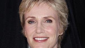 Actress Jane Lynch Weds Jane Lynch Marries Lara Embry Marie Claire