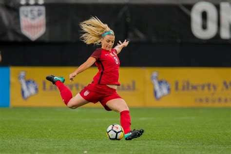 How Olympian And Pro Soccer Player Julie Ertz Is Training For The 2019 Women S World Cup Self