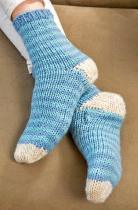 It uses purl and knit stitches, and explains how to add. 10 Simple Sock Knitting Patterns for Beginner Knitters ...