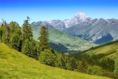 Andorra makes no effort to charm those crossing the border from france. Andorra: Geführte Wanderreise im Kurfürstentum der ...