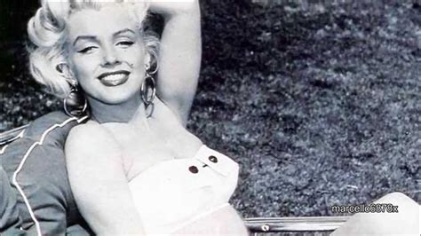 Marilyn Monroe Sexy Chic Pin Up Photos Happy Christmas To