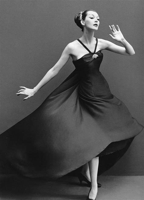 Dovima In Diors Evening Dress Called Mystere De New York Autumn