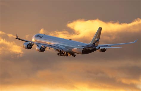 Which Lufthansa Aircraft Have First Class Cabins?