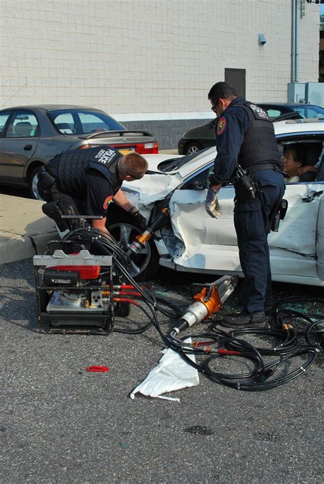 Bellmore F.D., police rescue motorists in four-car crash | Herald