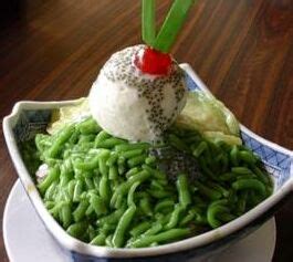 Campur tepung beras, tepung kanji, dan garam. Es Cendol : Sejarah dan cara membuat Cendol