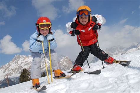 Прямые интернет видео трансляции спортивных матчей: Лыжный спорт для детей. Со скольки лет можно кататься на ...