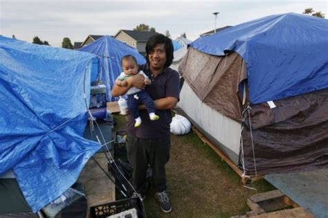 In Arizona The Homeless People Live In A City Of Tents 35 Pics