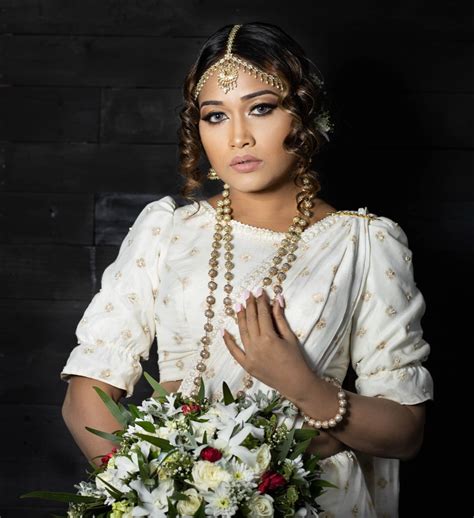 Sri Lankan Kandyan Dress Sri Lankan Crown Jewelry Bridal Model Dresses Fashion Vestidos Moda