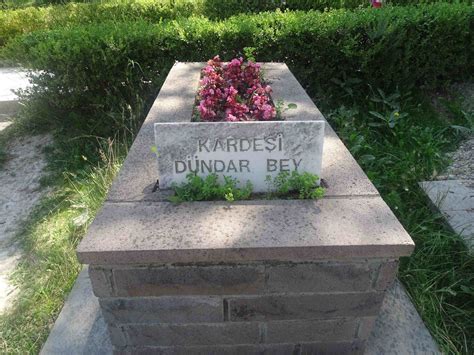Babası ertuğrul gazi, hayatı boyunca hocası ve mürşidi şeyh edebali diğer taraftan zamanının bütün manevi ricali de, osman gazi ve ailesinin liderliğinde ittifak ettiler. Ertuğrul Gazi'nin kardeşi ve Osman Gazi'nin amcası olan ...