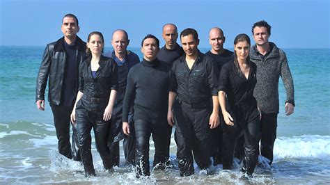 הדמויות הבולטות הן דמויותיהם של. אסי כהן במגעים לחזור ל"ארץ נהדרת"