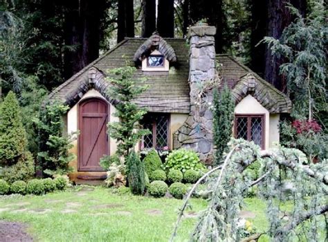 Pin By Lila Avila On ~hobbit Houses~ Fantasy House Fairytale Cottage