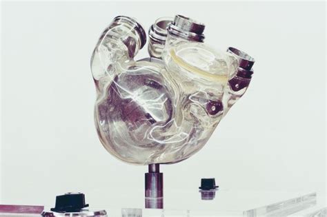 Worlds First Artificial Heart Transplanted Into Patient Mirror Online