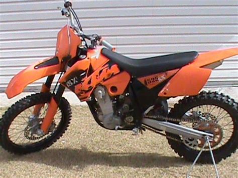 The engine featured a 11.0:1 compression ratio. 2006 KTM 525 SX - Moto.ZombDrive.COM