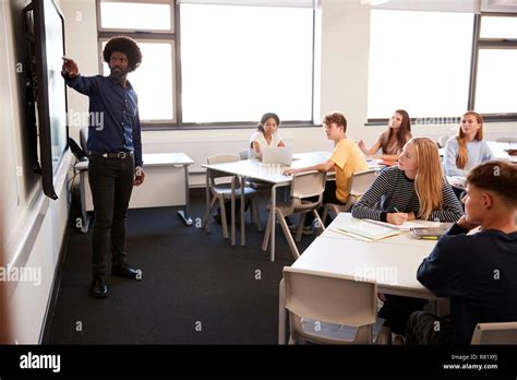 Interactive Whiteboard School Hi Res Stock Photography And Images Alamy