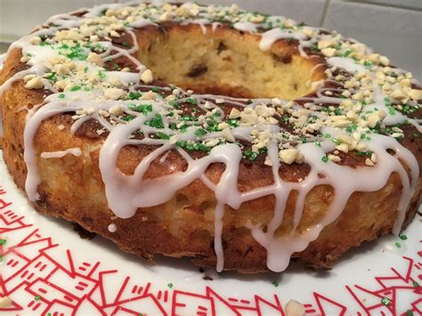 Secondo tradizione, la torta di riso viene tagliata a rombi, sormontati da stuzzicadenti, e spennellata con un liquore a scelta tra quelli all'amaretto o quelli. TORTA DI RISO DOLCE, TRADIZIONE EMILIANA - Cucina & Svago
