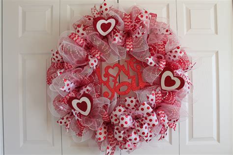 Diy Mesh Polka Dot Valentines Day Wreath Big Heart The Wreath Depot