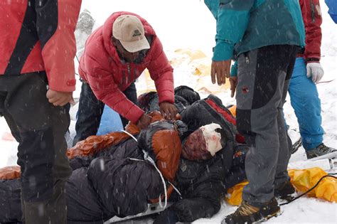 Everest Avalanche After Nepal Earthquake See Photos From A Survivor Time