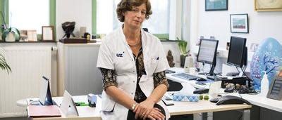 The politician has broken the grounds as she becomes an exemplary figure for all the transgender people all around the world. Petra De Sutter est la première parlementaire belge ...