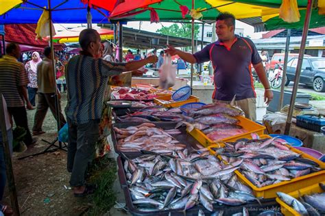 Menjadi tumpuan pengguna lrt, sebab juadah yang ada di pasar malam negeri kelantan. KEDAI MAKAN BEST DI KELANTAN: #Pasar #Lambak Gua Musang # ...