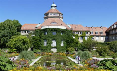 Maybe you would like to learn more about one of these? Besuch im Botanischen Garten und dem Schloss Nymphenburg ...