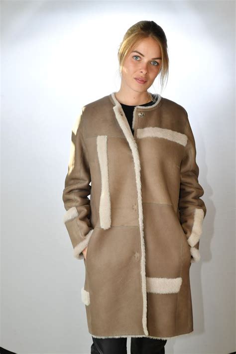 Un choix unique de veste imitation peau lainée femme disponible dans notre magasin. Manteau Peau Lainée Femme GIORGIO LENORA Beige - Murphy Cuir