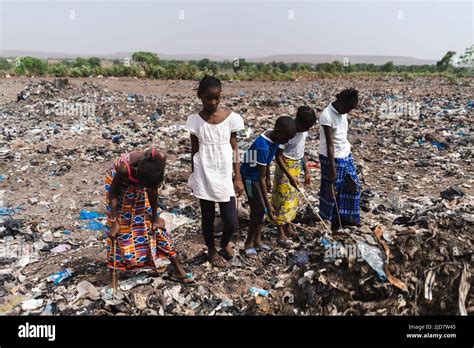 Extreme Poverty Sub Saharan Africa Hi Res Stock Photography And Images