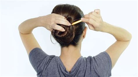 Putting A Bun In Your Hair 4 Ways To Put Your Hair Up With A Pencil