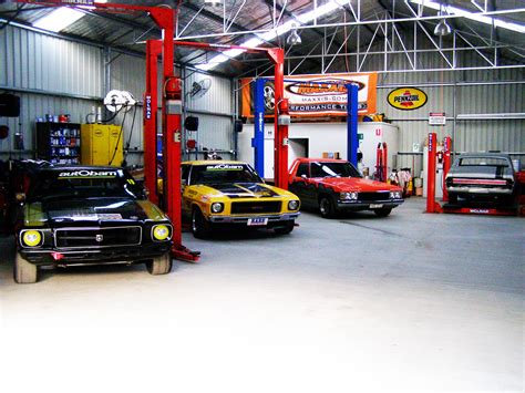 Golden Square Garage Design Mechanic Garage Automotive Repair Shop