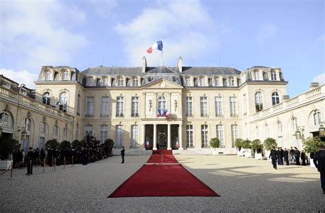 Palais de la découverte is a science museum about 13 minutes west of the paris city centre offering interactive science and astronomy exhibits and presentations in a grand building. Le Palais de l'Elysée - Feel like ÔHM