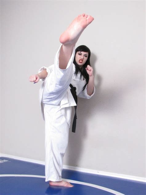 Pin By Johann3444 On Indomitable Spirits Martial Arts Women Karate Girl Karate