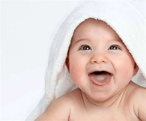 Gambar Bayi Tersenyum Adzka