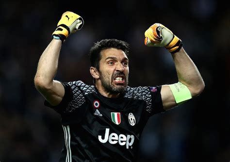 Gianluigi buffon fifa 21 career mode. Gianluigi Buffon: età, peso, altezza, vita privata, record ...